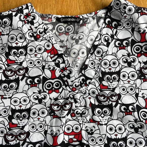 Cassandra O Scrub Top Scrubs Owl pattern sz 2x - Picture 4 of 6